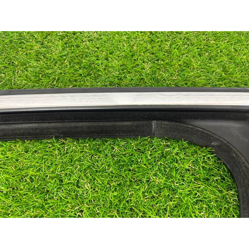 Уплотнитель стекла двери (кузов и элементы) Volkswagen Touareg II NF 2013 3.0 TDI 7P0837431H5AP