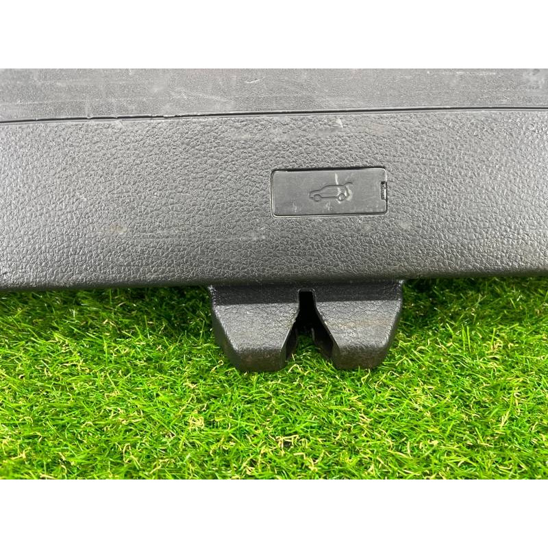 Обшивка крышки багажника (салон) Volkswagen Touareg II NF 2013 3.0 TDI 7P6867601C82V