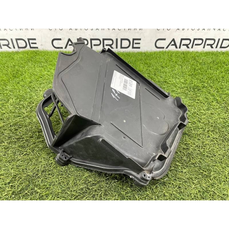 Крышка корпуса воздушного фильтра (впускная система) BMW 5-series F10 2013 N63B44 64119216222