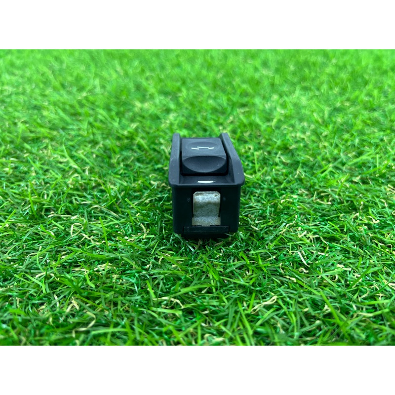 Кнопка сдвижной крышки люка (электрика / кнопки) BMW 7-series E38 1996 M60B40 61318352182