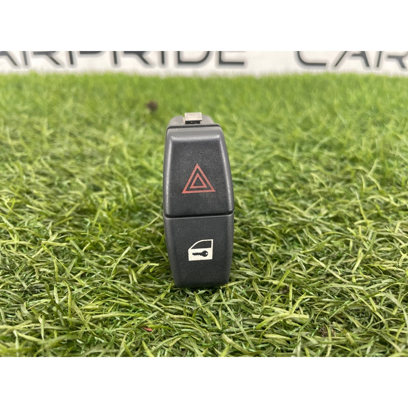 Кнопка аварийной сигнализации (электрика / кнопки) BMW 5-series E60 M54b30 61316919506