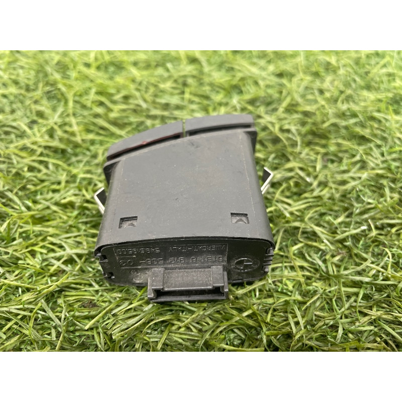 Кнопка аварийной сигнализации (электрика / кнопки) BMW 5-series E60 M54b30 61316919506