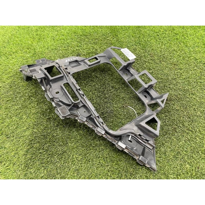 Крепление бампера (кузов и элементы) Volkswagen Touareg NF 2013 3.0 TDI CRCA 7p6807393a