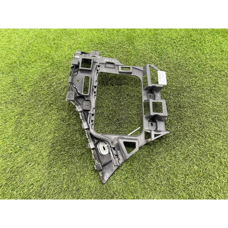 Крепление бампера (кузов и элементы) Volkswagen Touareg NF 2013 3.0 TDI CRCA 7p6807393a