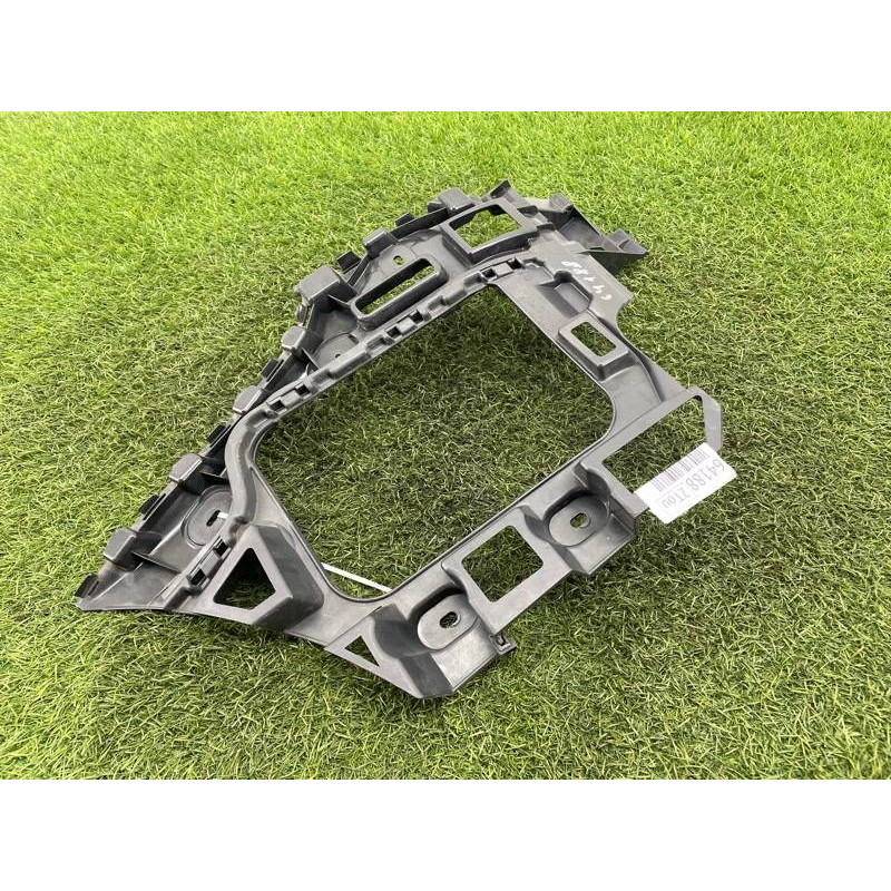 Крепление бампера (кузов и элементы) Volkswagen Touareg NF 2013 3.0 TDI CRCA 7p6807393a