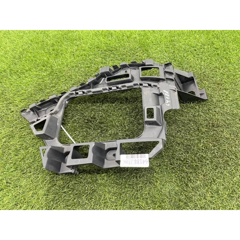 Крепление бампера (кузов и элементы) Volkswagen Touareg NF 2013 3.0 TDI CRCA 7p6807393a