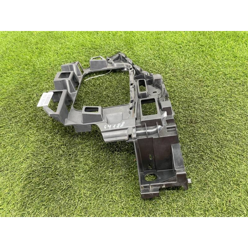 Крепление бампера (кузов и элементы) Volkswagen Touareg NF 2013 3.0 TDI CRCA 7p6807393a