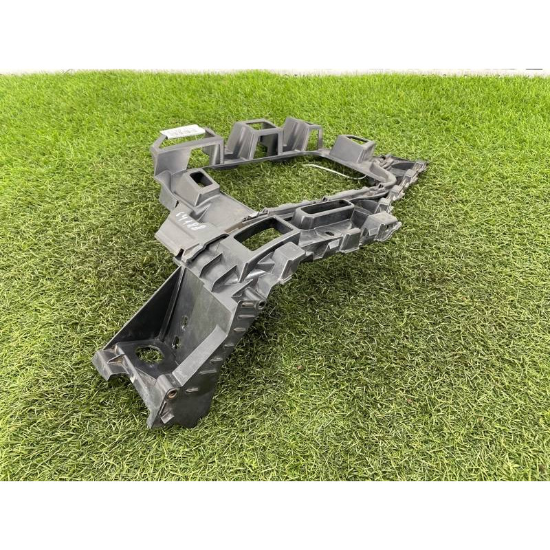 Крепление бампера (кузов и элементы) Volkswagen Touareg NF 2013 3.0 TDI CRCA 7p6807393a