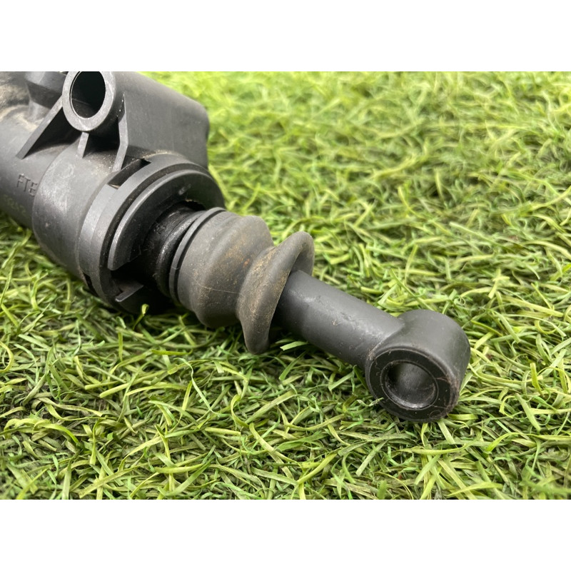 Главный цилиндр сцепления (трансмиссия) Mercedes-Benz C-class W203 1.8 M111.951 A2032900212