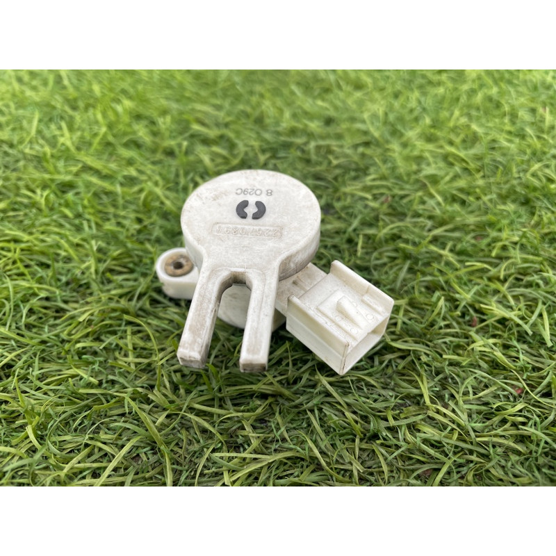 Датчик положения педали сцепления (электрика / датчики) Opel Insignia A 2012 2.0 DTH 13597416