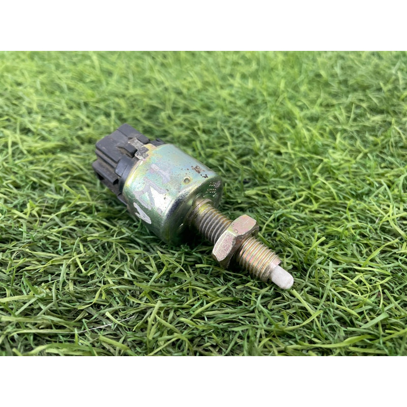 Концевик педали тормоза (электрика / датчики) KIA Sorento BL 2005 2.5 CRDI 938103E000