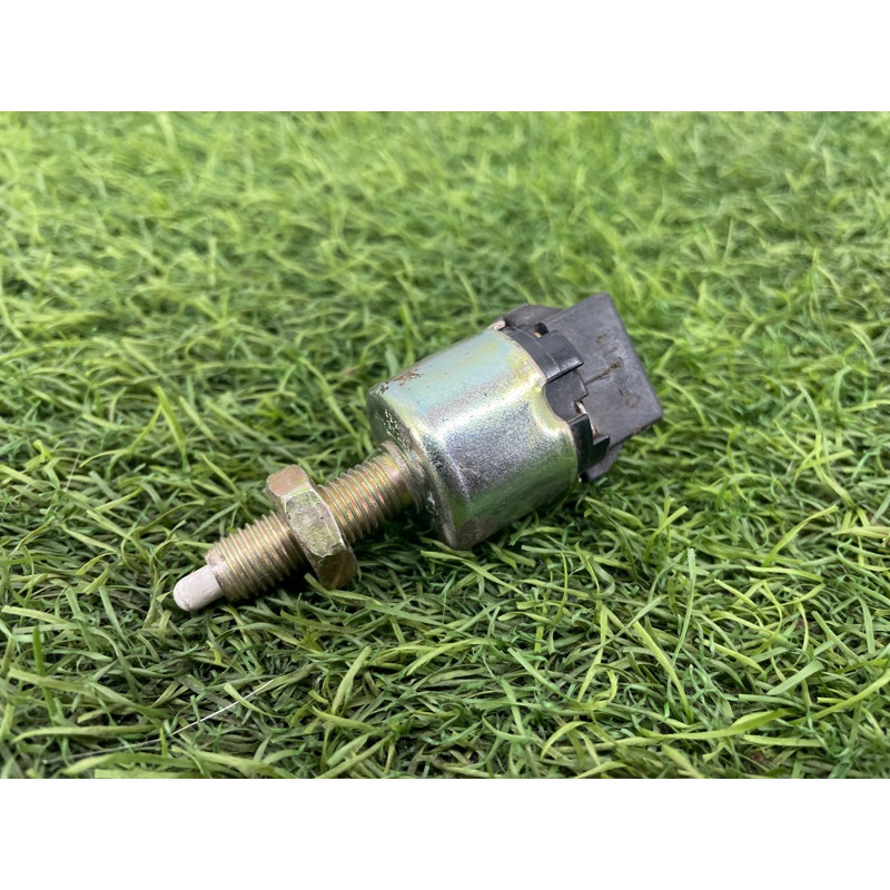 Концевик педали тормоза (электрика / датчики) KIA Sorento BL 2005 2.5 CRDI 938103E000