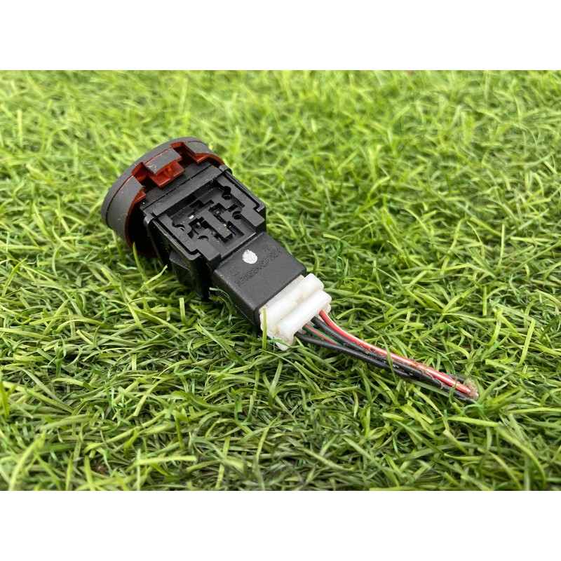 Кнопка аварийной сигнализации (электрика / кнопки) Nissan Almera B10 2008 1,6 QG16 2591095F0A