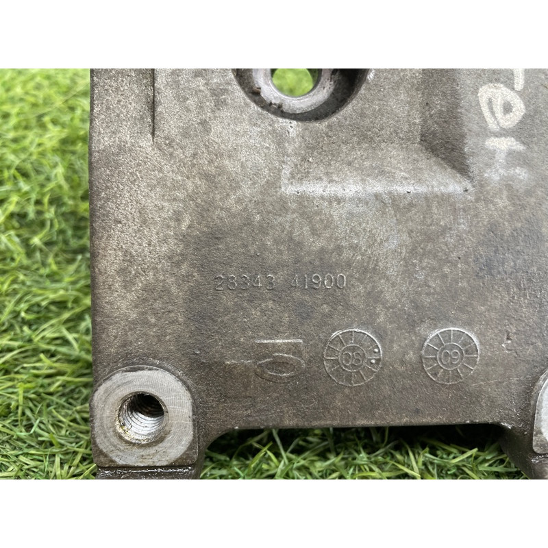 Кронштейн генератора (кронштейны двигателя) Nissan Almera B10 2008 1,6 QG16 1191095F0A