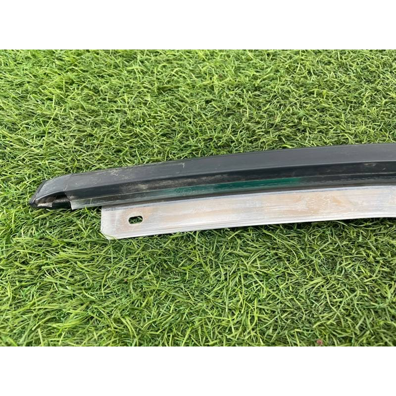 Молдинг лобового стекла (кузов и элементы) Nissan Almera B10 2008 1,6 QG16 7276295F0A