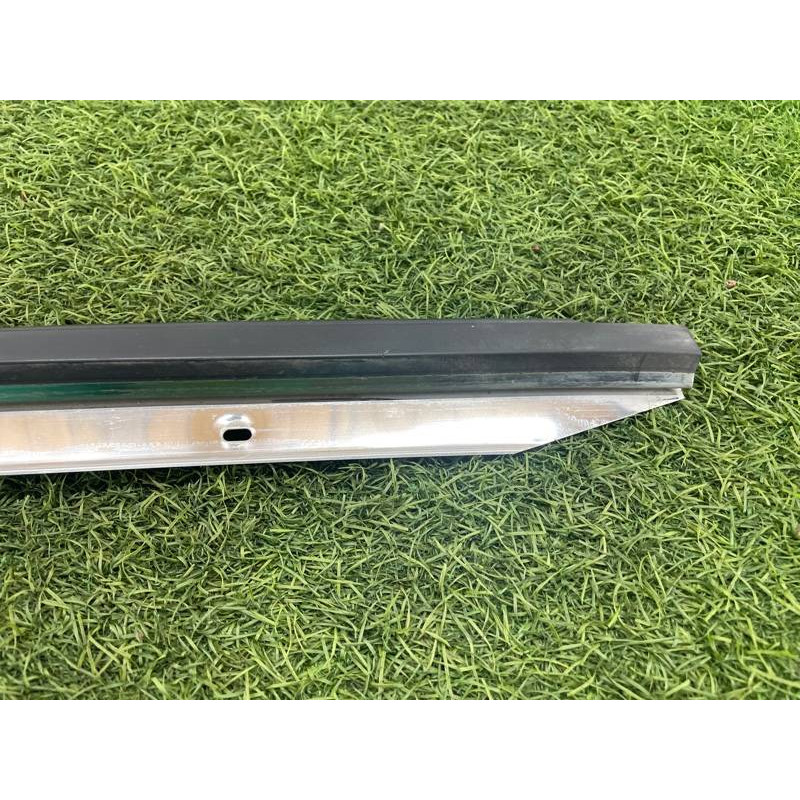 Молдинг лобового стекла (кузов и элементы) Nissan Almera B10 2008 1,6 QG16 7276295F0A