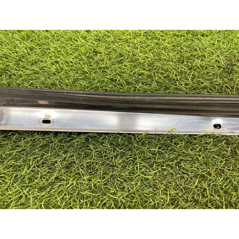 Молдинг лобового стекла (кузов и элементы) Nissan Almera B10 2008 1,6 QG16 7276295F0A