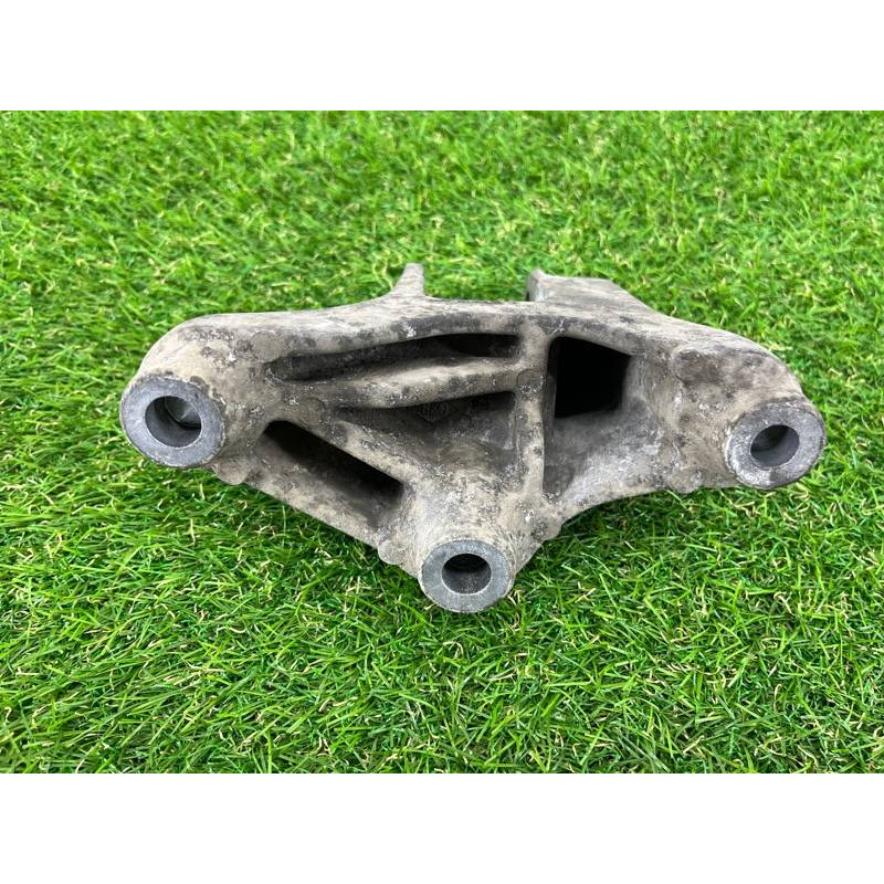 Кронштейн подушки двигателя (кронштейны двигателя) Renault Scenic III 2011 1.6 R9M 113327867R