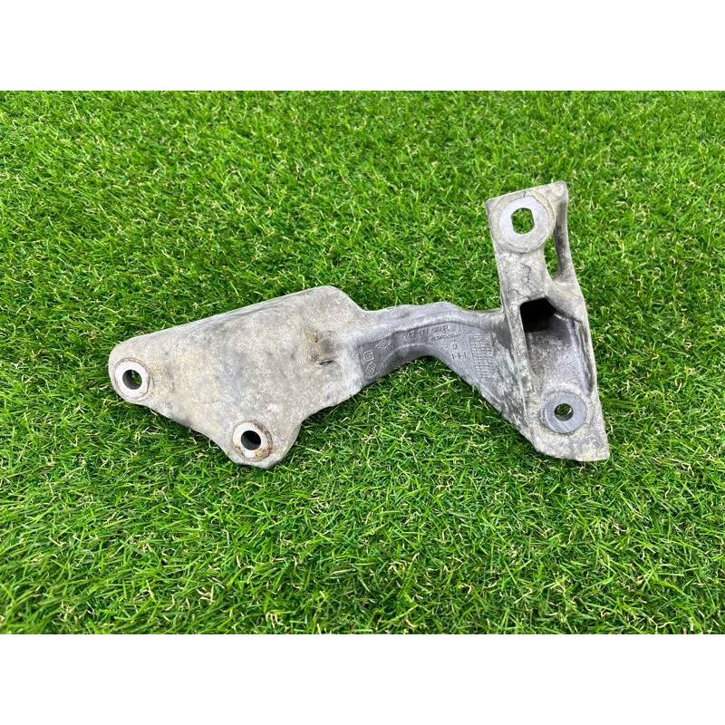 Кронштейн клапана EGR (кронштейны двигателя) Renault Scenic III 2011 1.6 R9M 147174072R