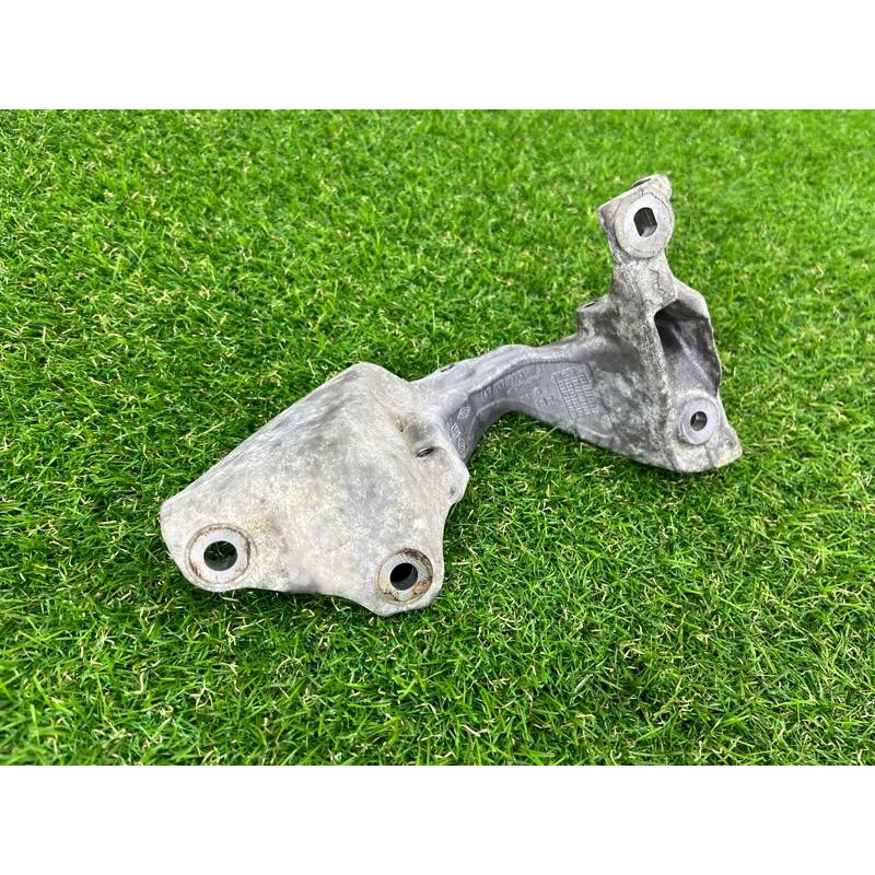 Кронштейн клапана EGR (кронштейны двигателя) Renault Scenic III 2011 1.6 R9M 147174072R