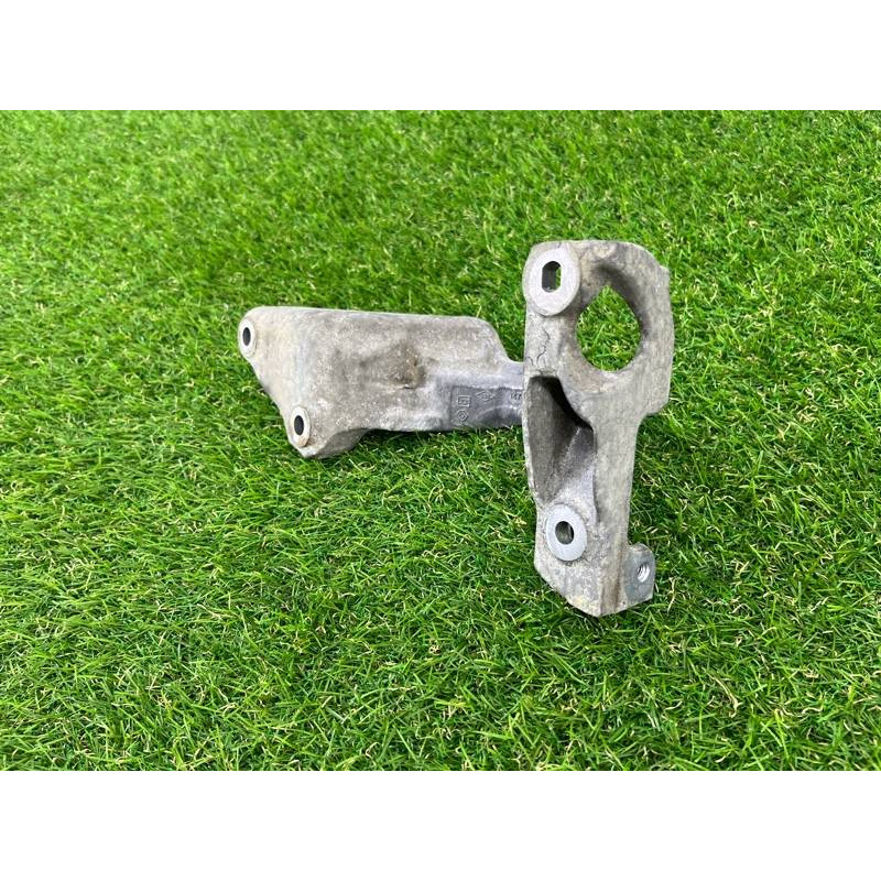 Кронштейн клапана EGR (кронштейны двигателя) Renault Scenic III 2011 1.6 R9M 147174072R