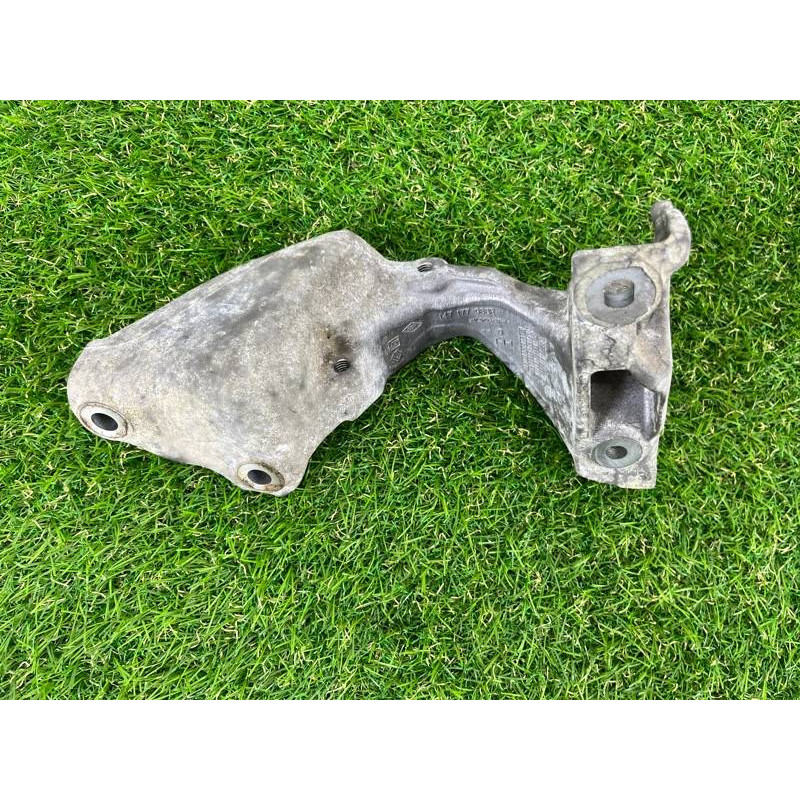 Кронштейн клапана EGR (кронштейны двигателя) Renault Scenic III 2011 1.6 R9M 147174072R