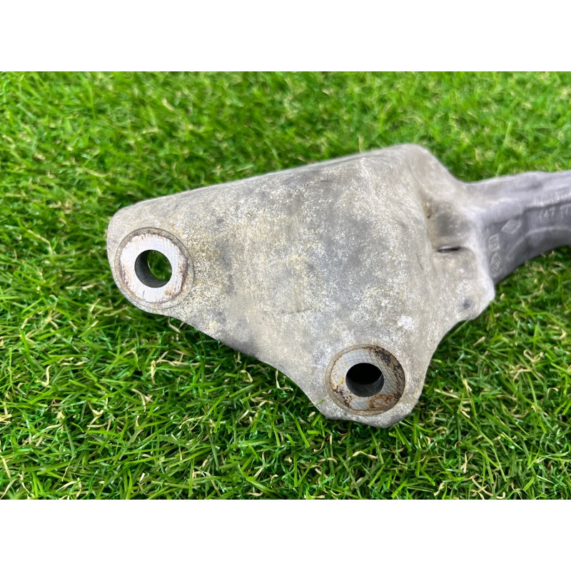 Кронштейн клапана EGR (кронштейны двигателя) Renault Scenic III 2011 1.6 R9M 147174072R