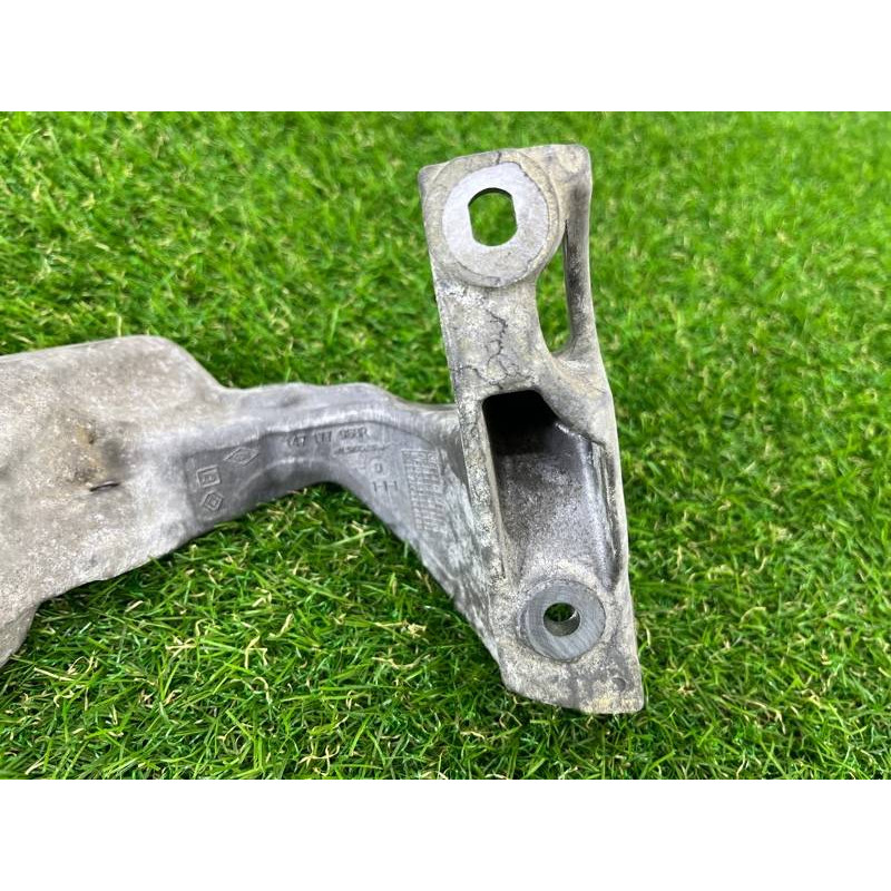 Кронштейн клапана EGR (кронштейны двигателя) Renault Scenic III 2011 1.6 R9M 147174072R