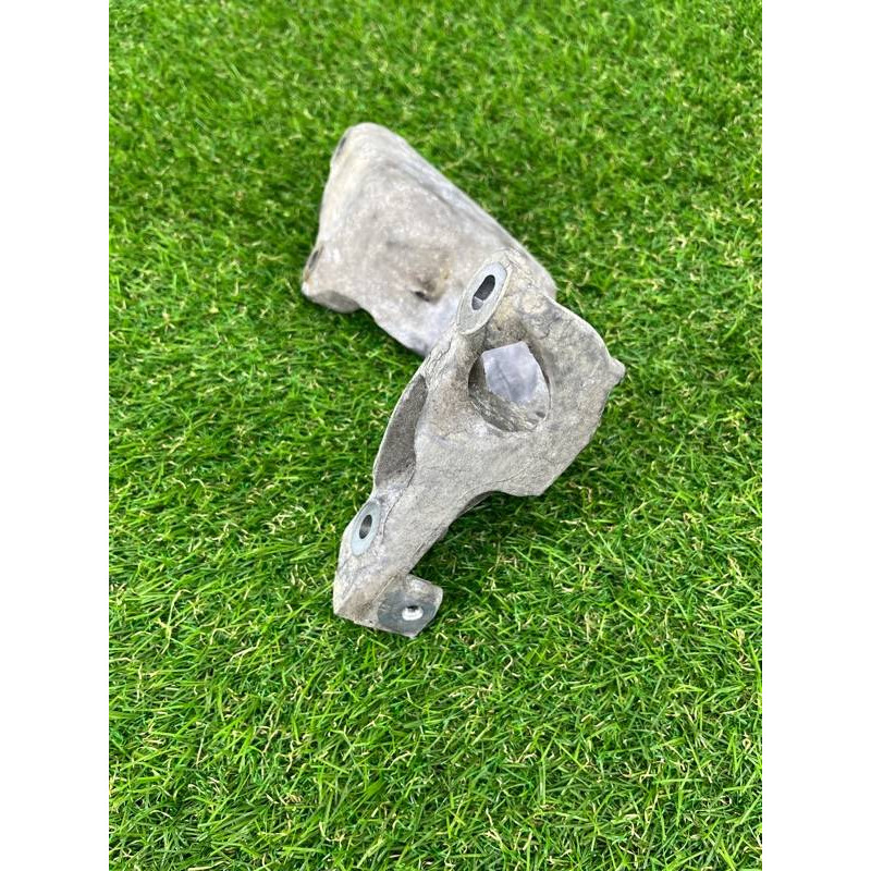 Кронштейн клапана EGR (кронштейны двигателя) Renault Scenic III 2011 1.6 R9M 147174072R