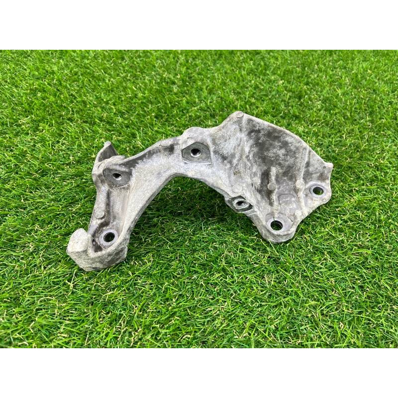 Кронштейн клапана EGR (кронштейны двигателя) Renault Scenic III 2011 1.6 R9M 147174072R