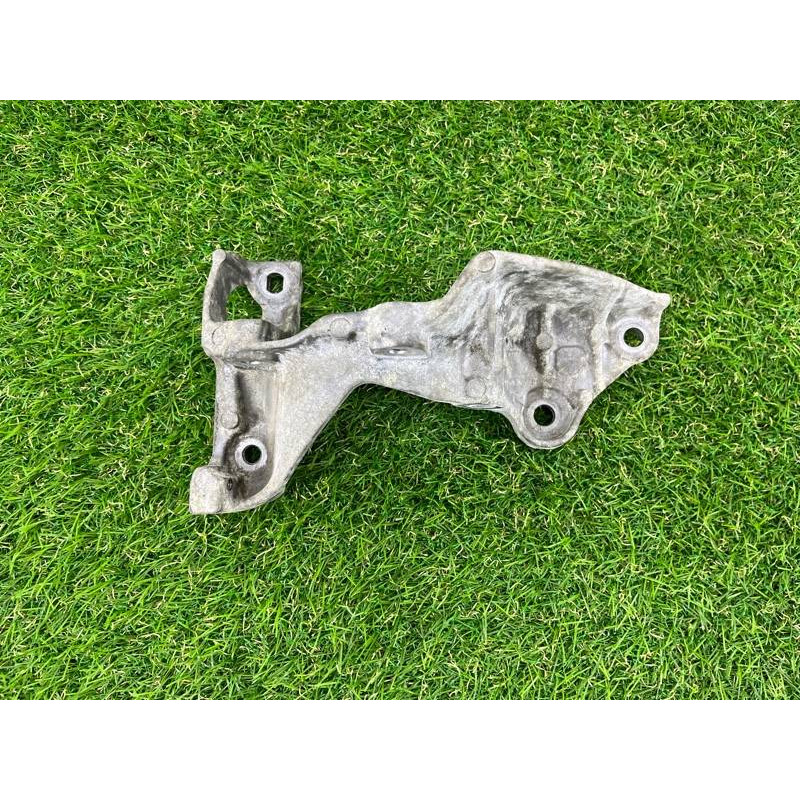 Кронштейн клапана EGR (кронштейны двигателя) Renault Scenic III 2011 1.6 R9M 147174072R