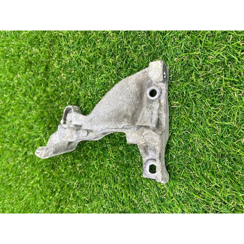 Кронштейн клапана EGR (кронштейны двигателя) Renault Scenic III 2011 1.6 R9M 147174072R