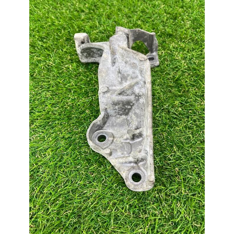 Кронштейн клапана EGR (кронштейны двигателя) Renault Scenic III 2011 1.6 R9M 147174072R