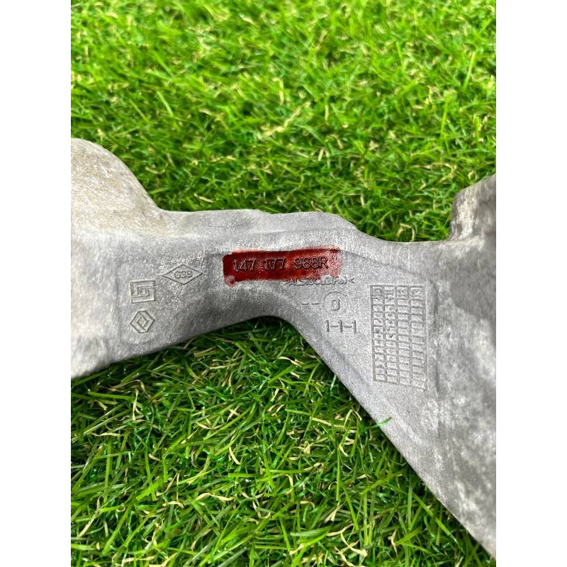 Кронштейн клапана EGR (кронштейны двигателя) Renault Scenic III 2011 1.6 R9M 147174072R