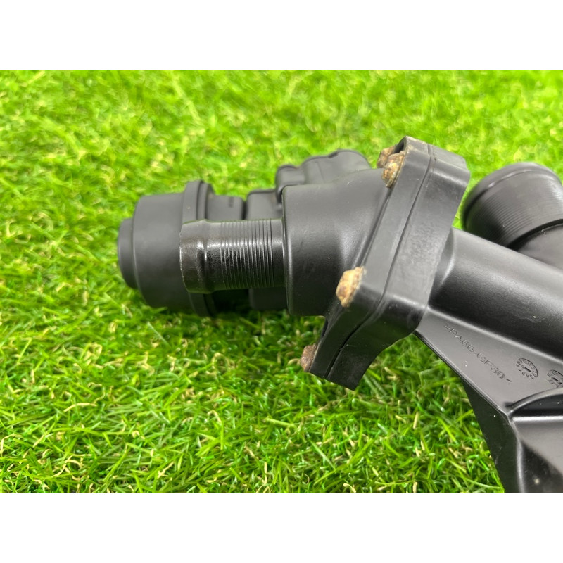 Корпус термостата (система охлаждения) Renault Scenic III 2011 1.6 R9M 110600686R