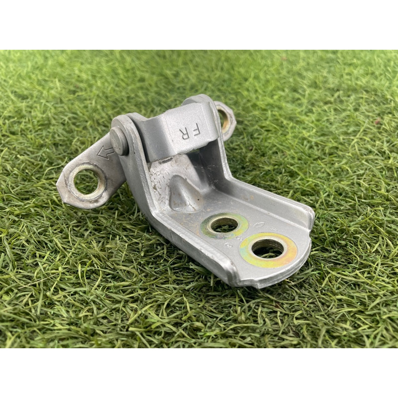 Петля двери (кузов и элементы) Nissan Almera B10 2008 1,6 QG16 8240095F0K