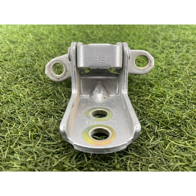 Петля двери (кузов и элементы) Nissan Almera B10 2008 1,6 QG16 8240095F0K