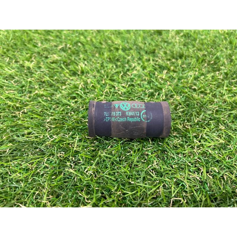 Патрубок (система охлаждения) Volkswagen Touareg II NF 2013 3.0 TDI 7L0815373