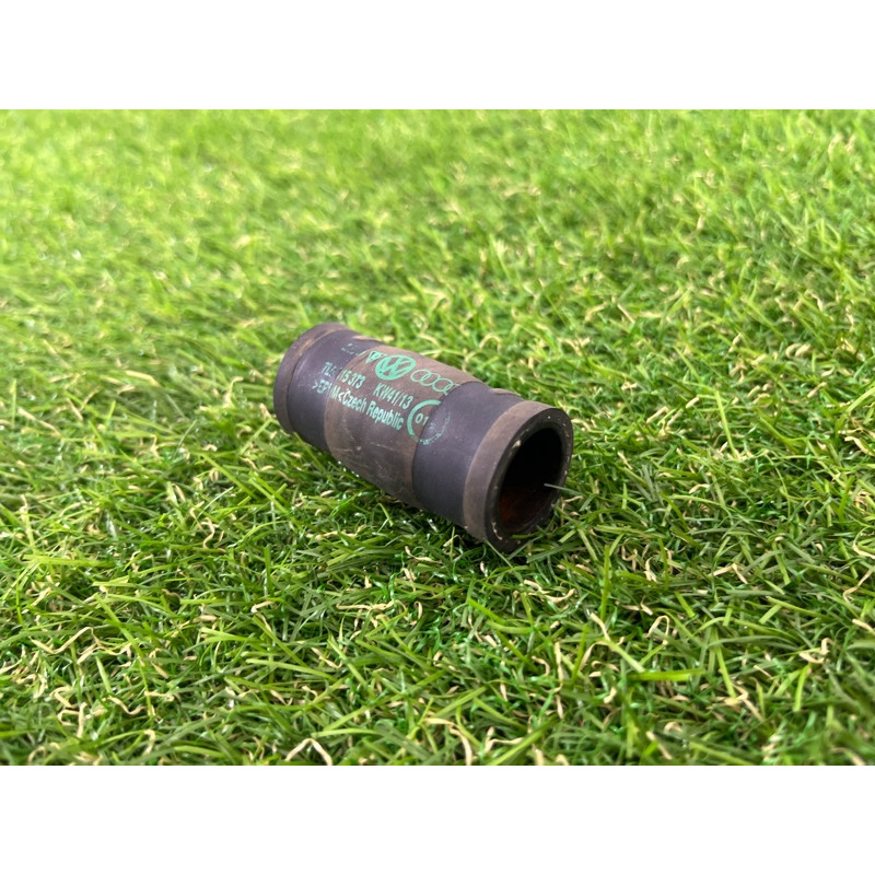 Патрубок (система охлаждения) Volkswagen Touareg II NF 2013 3.0 TDI 7L0815373