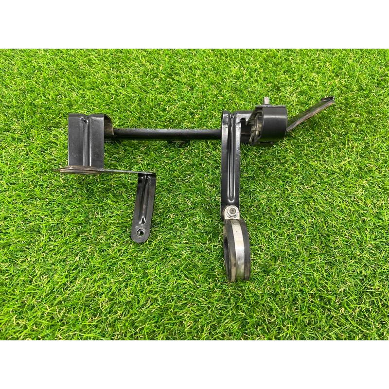 Кронштейн дополнительного насоса ОЖ (кронштейны двигателя) Volkswagen Touareg II NF 2013 3.0 TDI 7P0819545B