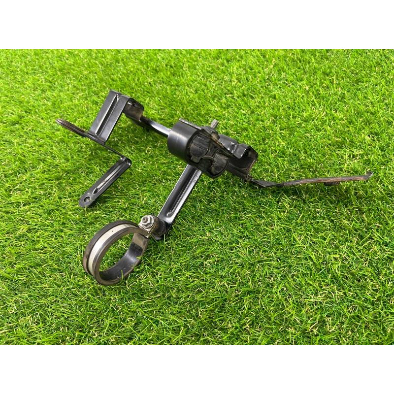 Кронштейн дополнительного насоса ОЖ (кронштейны двигателя) Volkswagen Touareg II NF 2013 3.0 TDI 7P0819545B