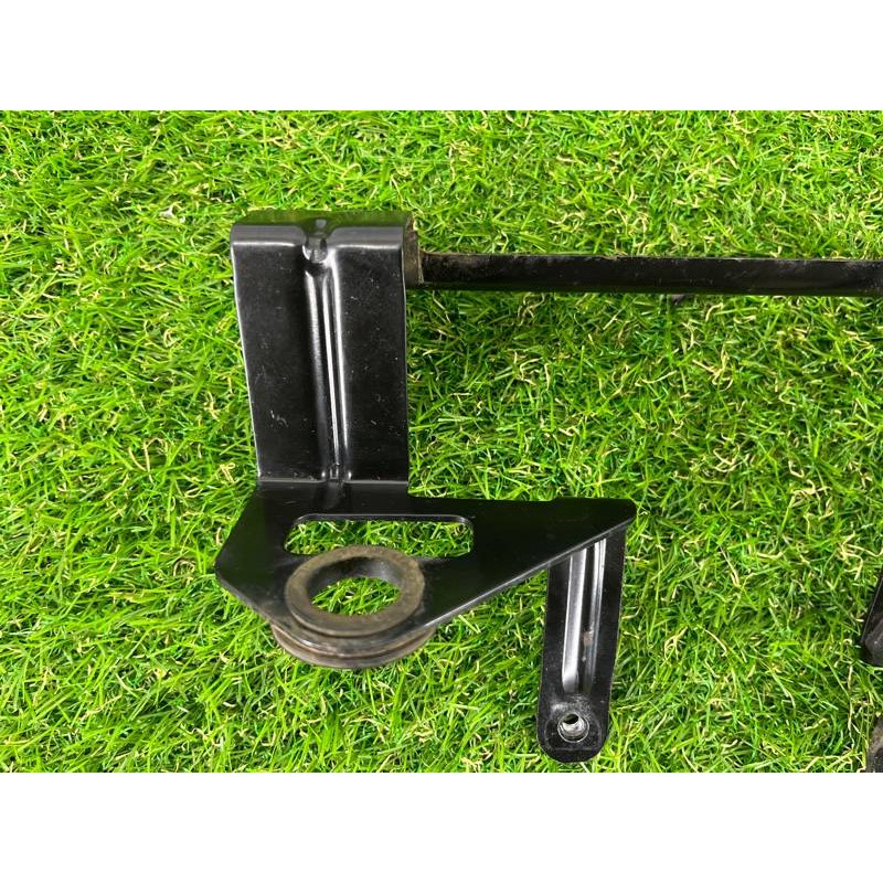 Кронштейн дополнительного насоса ОЖ (кронштейны двигателя) Volkswagen Touareg II NF 2013 3.0 TDI 7P0819545B