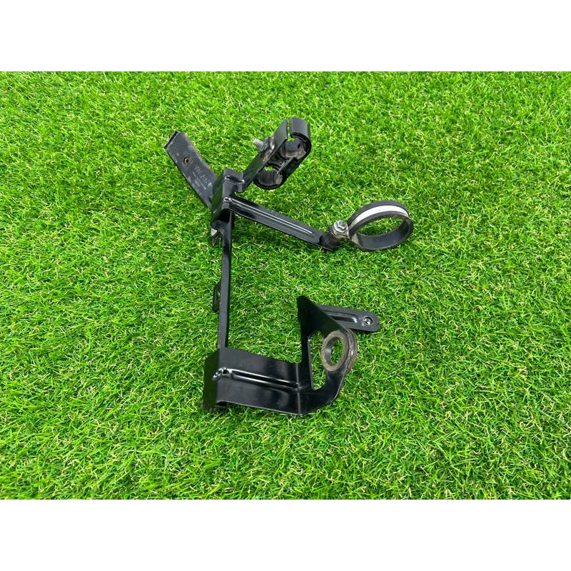 Кронштейн дополнительного насоса ОЖ (кронштейны двигателя) Volkswagen Touareg II NF 2013 3.0 TDI 7P0819545B