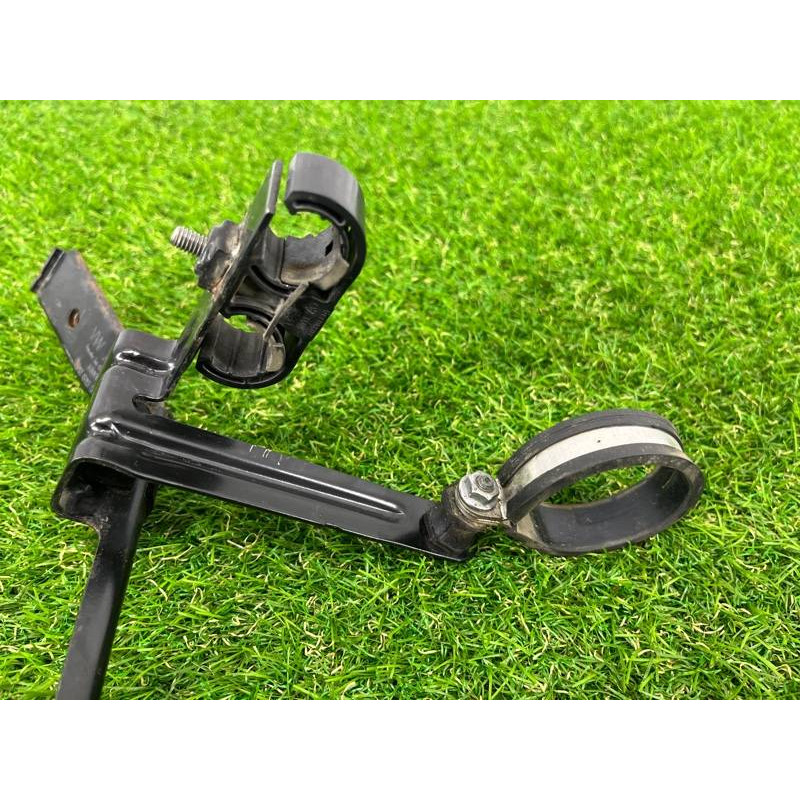 Кронштейн дополнительного насоса ОЖ (кронштейны двигателя) Volkswagen Touareg II NF 2013 3.0 TDI 7P0819545B