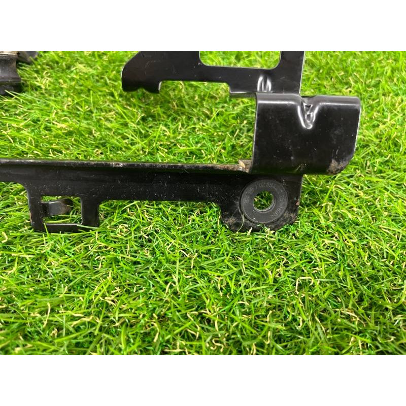 Кронштейн дополнительного насоса ОЖ (кронштейны двигателя) Volkswagen Touareg II NF 2013 3.0 TDI 7P0819545B