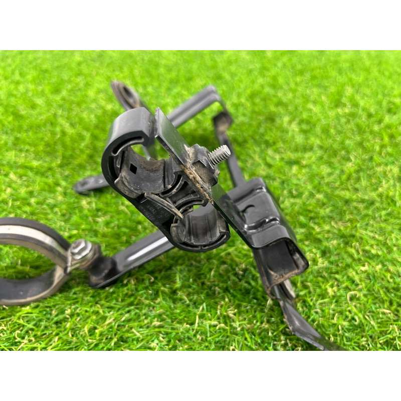 Кронштейн дополнительного насоса ОЖ (кронштейны двигателя) Volkswagen Touareg II NF 2013 3.0 TDI 7P0819545B