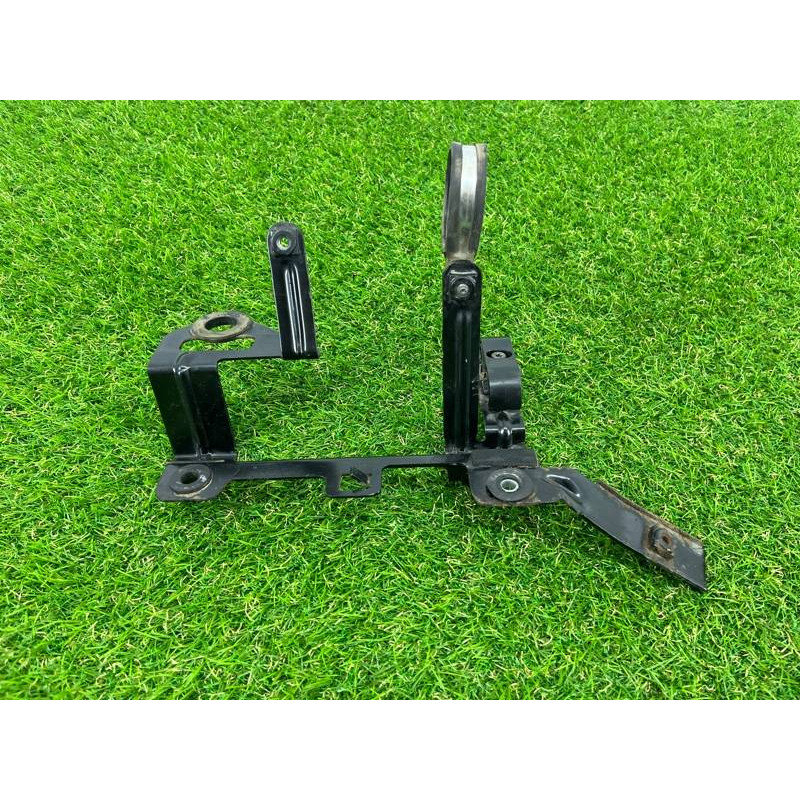 Кронштейн дополнительного насоса ОЖ (кронштейны двигателя) Volkswagen Touareg II NF 2013 3.0 TDI 7P0819545B