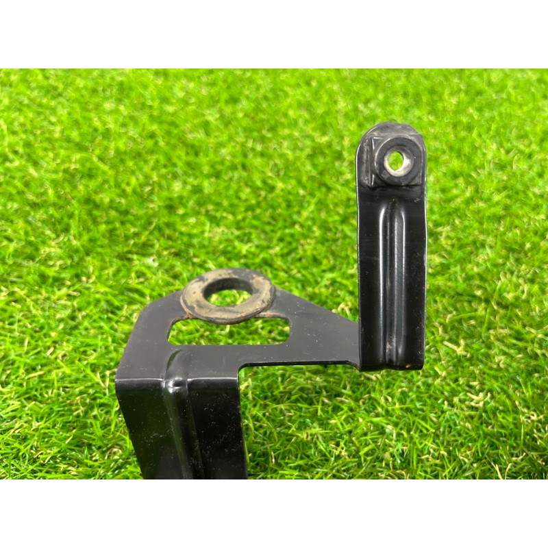 Кронштейн дополнительного насоса ОЖ (кронштейны двигателя) Volkswagen Touareg II NF 2013 3.0 TDI 7P0819545B