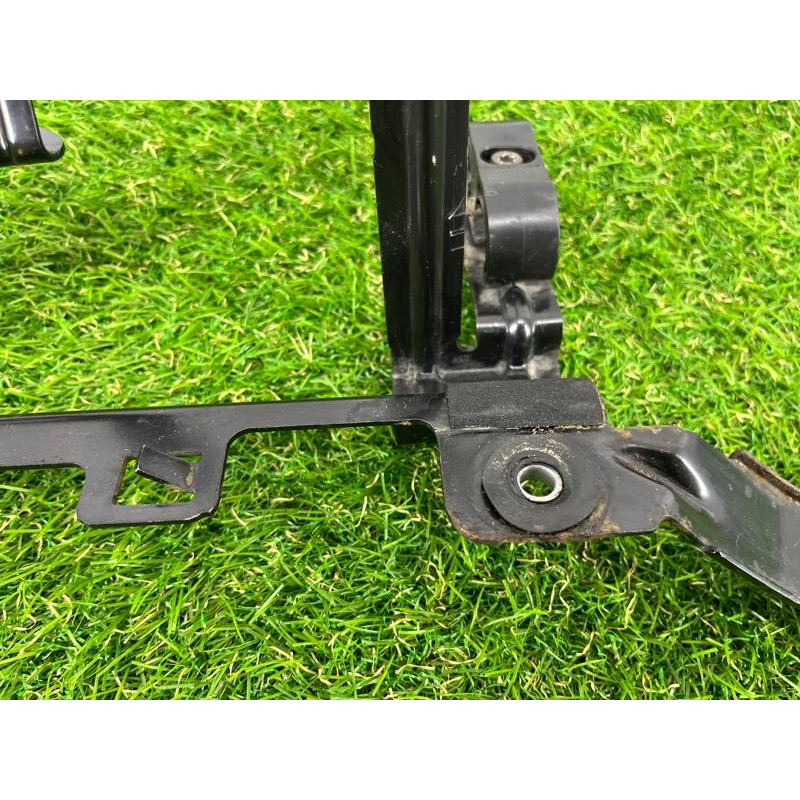 Кронштейн дополнительного насоса ОЖ (кронштейны двигателя) Volkswagen Touareg II NF 2013 3.0 TDI 7P0819545B