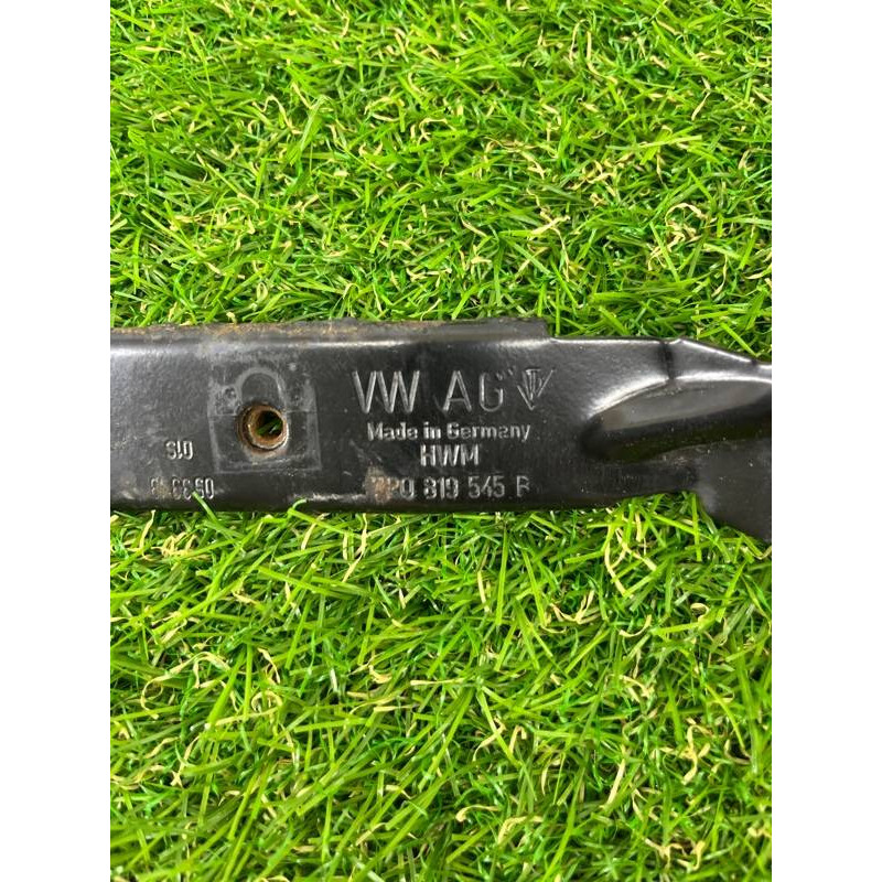 Кронштейн дополнительного насоса ОЖ (кронштейны двигателя) Volkswagen Touareg II NF 2013 3.0 TDI 7P0819545B